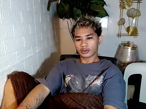 Snapshot of asianhardcock25 chatting on 05-05-26, 05:43 asianhardcock25 online show from 05-05-26, 05:43