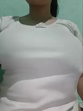 Snapshot of Shiny_Babe chatting on 06-06-26, 05:17 Shiny Babe online show from 06-06-26, 05:17
