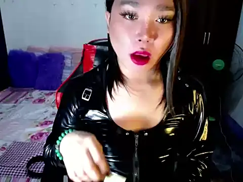 Snapshot of Urassiansweetcummer chatting on 09-09-25, 09:14 Urassiansweetcummer online show from 09-09-25, 09:14