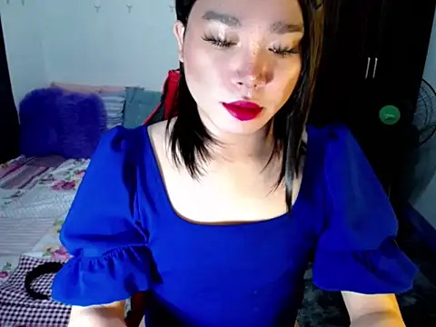 Snapshot of Urassiansweetcummer chatting on 09-12-25, 12:44 Urassiansweetcummer online show from 09-12-25, 12:44