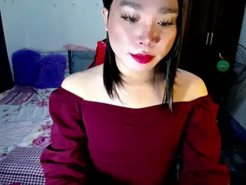 Snapshot of Urassiansweetcummer chatting on 09-13-25, 01:49 Urassiansweetcummer online show from 09-13-25, 01:49