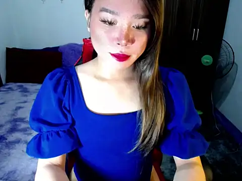 Snapshot of Urassiansweetcummer chatting on 10-31-25, 12:33 Urassiansweetcummer online show from 10-31-25, 12:33