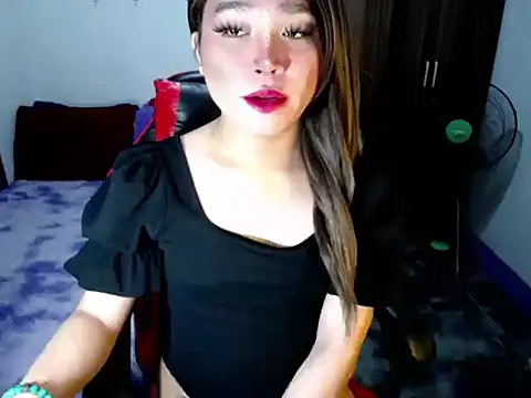 Snapshot of Urassiansweetcummer chatting on 11-12-25, 02:23 Urassiansweetcummer online show from 11-12-25, 02:23