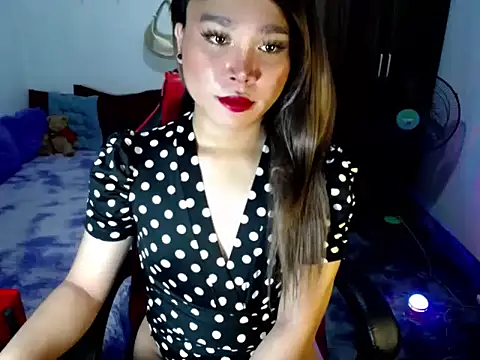 Urassiansweetcummer online show from 03-25-26, 05:30