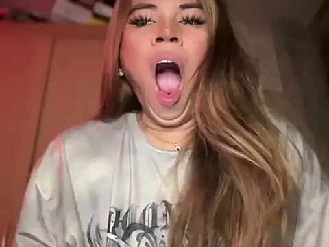 Snapshot of goddessofalltime chatting on 12-05-25, 04:21 goddessofalltime online show from 12-05-25, 04:21