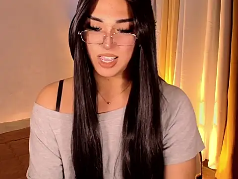 Snapshot of magnificent_kitana chatting on 05-22-26, 02:33 magnificent kitana online show from 05-22-26, 02:33