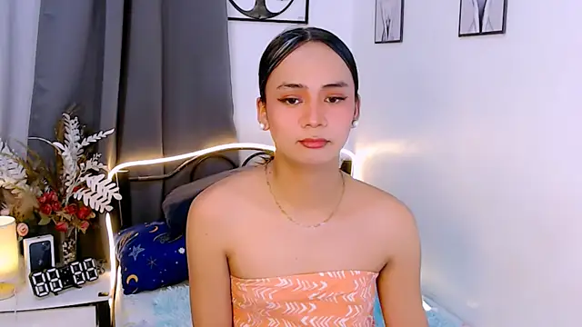 Snapshot of Zialustts chatting on 11-23-25, 02:00 Zialustts online show from 11-23-25, 02:00