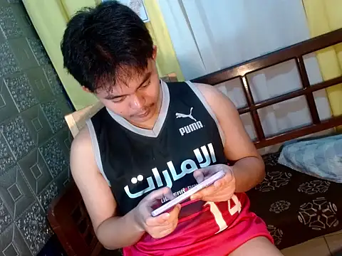 Snapshot of urguy_toshi chatting on 11-19-25, 08:14 urguy toshi online show from 11-19-25, 08:14