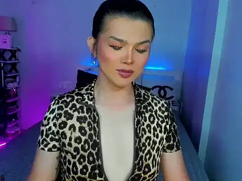 Snapshot of Sweetestcandyx_ chatting on 05-11-26, 03:18 Sweetestcandyx online show from 05-11-26, 03:18