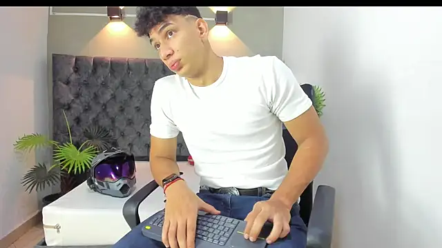 ALAN REDINGER online show from 09-25-25, 01:37