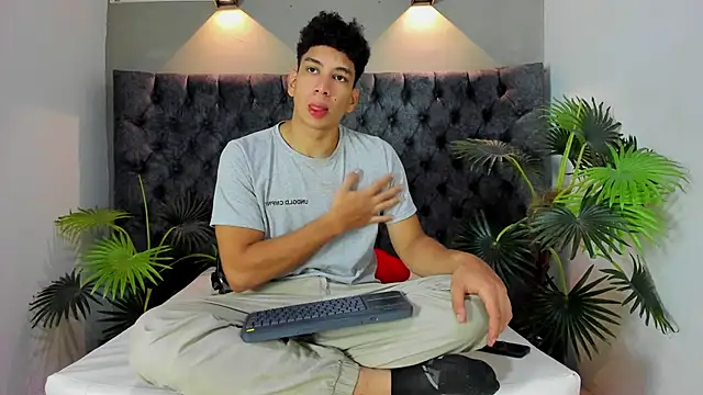 ALAN REDINGER online show from 11-19-25, 01:33