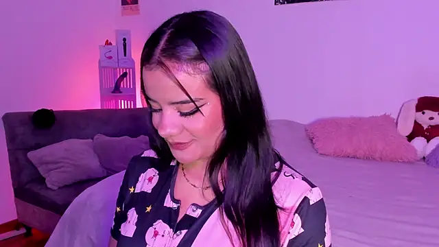 Snapshot of Shophie_thoopson chatting on 06-16-26, 02:58 Shophie thoopson online show from 06-16-26, 02:58