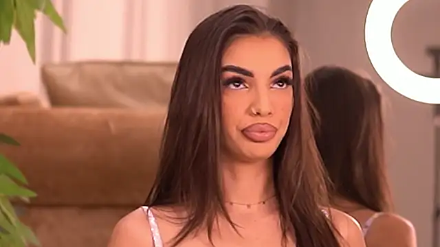 Snapshot of KendalJolly chatting on 10-18-25, 04:37 KendalJolly online show from 10-18-25, 04:37