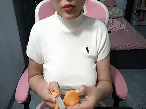 Snapshot of Ori-Yannie chatting on 11-02-25, 06:05 Ori-Yannie online show from 11-02-25, 06:05