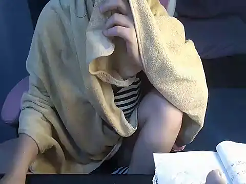 Snapshot of Ori-Yannie chatting on 11-14-25, 06:50 Ori-Yannie online show from 11-14-25, 06:50