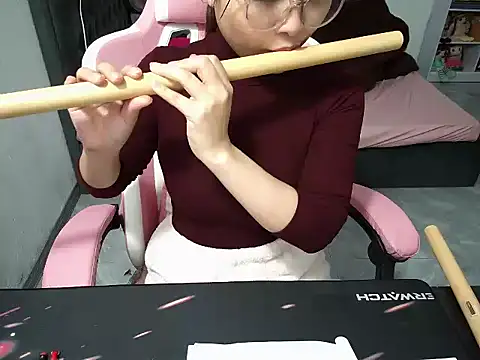 Snapshot of Ori-Yannie chatting on 11-18-25, 07:35 Ori-Yannie online show from 11-18-25, 07:35