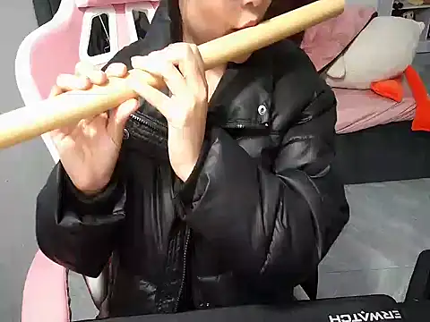 Snapshot of Ori-Yannie chatting on 11-19-25, 02:06 Ori-Yannie online show from 11-19-25, 02:06