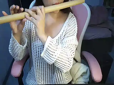 Snapshot of Ori-Yannie chatting on 11-22-25, 11:42 Ori-Yannie online show from 11-22-25, 11:42