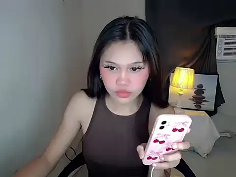 Snapshot of Filipina_milker chatting on 10-18-25, 05:46 Filipina milker online show from 10-18-25, 05:46