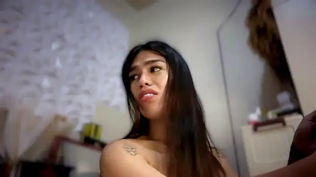 Snapshot of hollywoodxtrans chatting on 10-27-25, 06:17 hollywoodxtrans online show from 10-27-25, 06:17