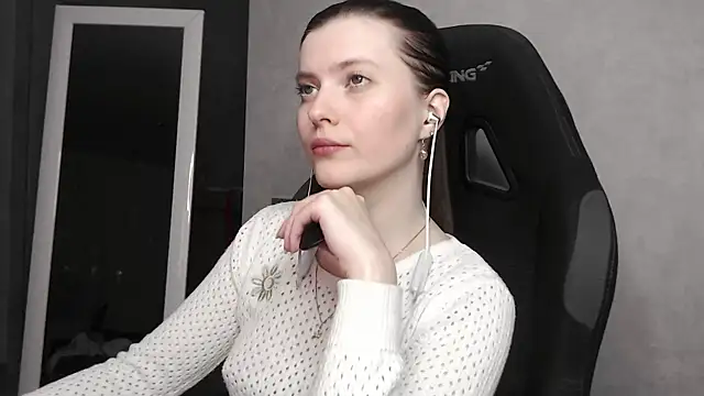 Snapshot of cute_elfy_ chatting on 09-16-25, 05:03 cute elfy online show from 09-16-25, 05:03