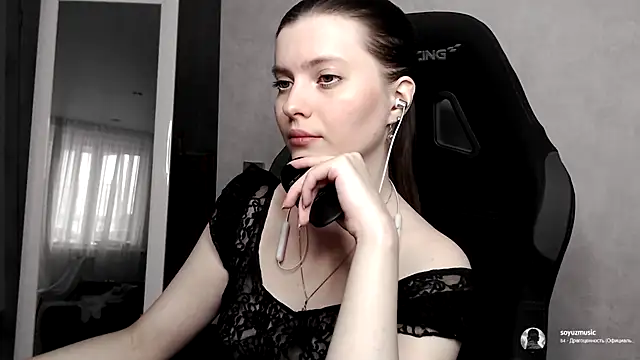 Snapshot of cute_elfy_ chatting on 09-17-25, 03:03 cute elfy online show from 09-17-25, 03:03