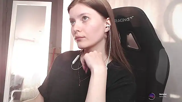 Snapshot of cute_elfy_ chatting on 09-21-25, 02:40 cute elfy online show from 09-21-25, 02:40