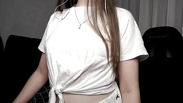 Snapshot of cute_elfy_ chatting on 10-14-25, 03:24 cute elfy online show from 10-14-25, 03:24