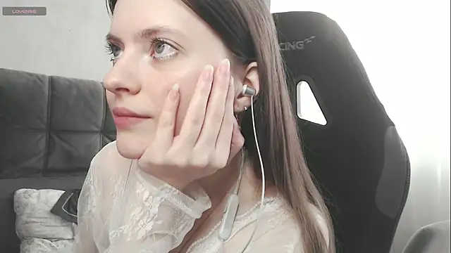 Snapshot of cute_elfy_ chatting on 10-30-25, 11:22 cute elfy online show from 10-30-25, 11:22