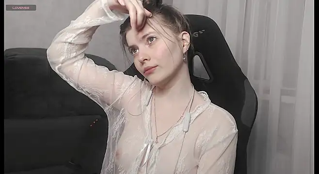 Snapshot of cute_elfy_ chatting on 12-05-25, 02:47 cute elfy online show from 12-05-25, 02:47