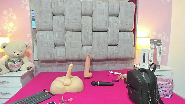 Wonderkloe  online show from 11-29-25, 02:36