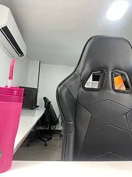 Snapshot of megan_bigboobs_ chatting on 10-21-25, 10:38 megan bigboobs online show from 10-21-25, 10:38