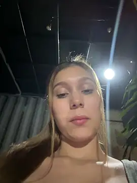 Snapshot of Nikii__ chatting on 04-25-26, 12:13 Nikii online show from 04-25-26, 12:13