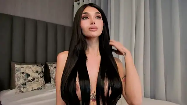 Snapshot of EmeraldGreyson chatting on 02-06-26, 01:21 EmeraldGreyson online show from 02-06-26, 01:21