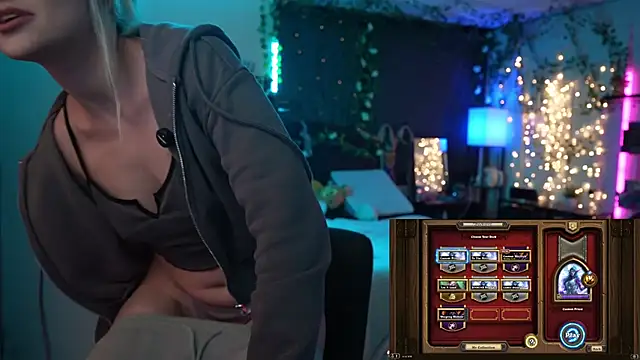 littlelune online show from 10-29-25, 01:41