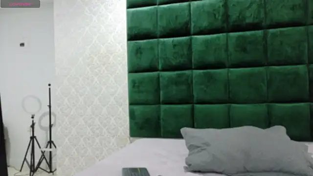 BeccaReedd online show from 10-04-25, 03:04