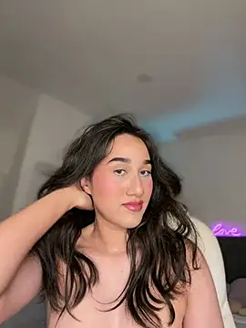 Snapshot of julieta_jhonss chatting on 05-04-26, 02:18 julieta jhonss online show from 05-04-26, 02:18