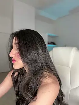 Snapshot of julieta_jhonss chatting on 06-18-26, 02:12 julieta jhonss online show from 06-18-26, 02:12