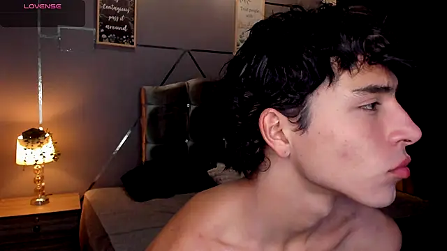 Snapshot of Christopher_77 chatting on 11-24-25, 01:44 Christopher 77 online show from 11-24-25, 01:44