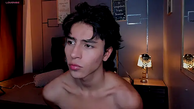 Snapshot of Christopher_77 chatting on 11-25-25, 04:07 Christopher 77 online show from 11-25-25, 04:07