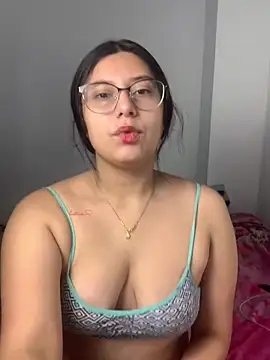 Velma star online show from 11-29-25, 01:36