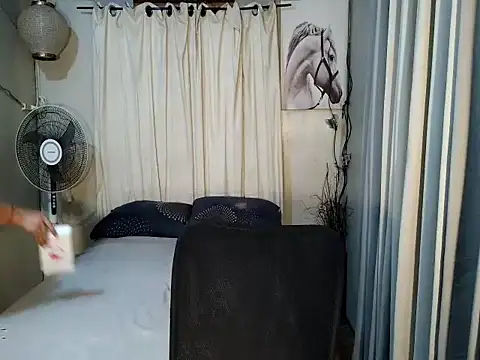holly bitch online show from 07-10-26, 12:37