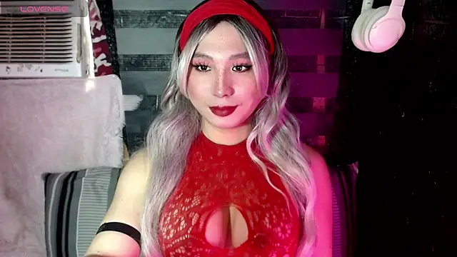 UrhotlucyTS online show from 10-04-25, 05:49