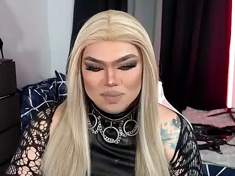 Snapshot of michellevixen922 chatting on 10-30-25, 04:41 michellevixen922 online show from 10-30-25, 04:41