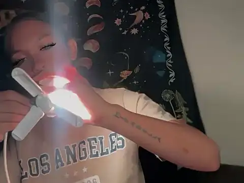 Snapshot of Simi_Ipit chatting on 02-27-26, 01:16 Simi Ipit online show from 02-27-26, 01:16