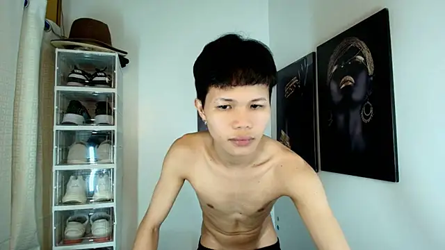 Snapshot of crazyasiantwink chatting on 10-26-25, 05:52 crazyasiantwink online show from 10-26-25, 05:52