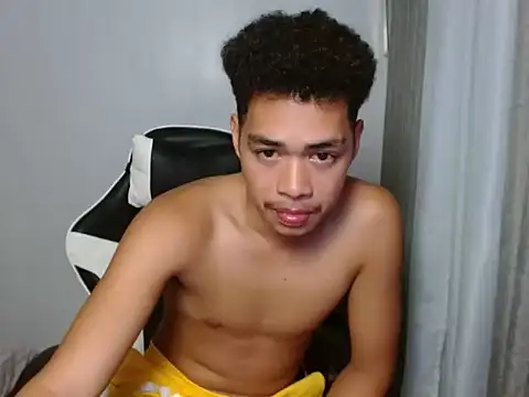Snapshot of curlyasian_njxx chatting on 05-20-26, 11:44 curlyasian njxx online show from 05-20-26, 11:44