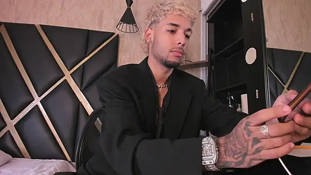 Snapshot of Thiagoferreti chatting on 09-13-25, 04:01 Thiagoferreti online show from 09-13-25, 04:01