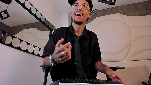 Snapshot of Thiagoferreti chatting on 10-02-25, 03:46 Thiagoferreti online show from 10-02-25, 03:46