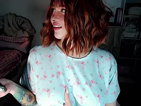 Snapshot of urbaby_monica chatting on 10-21-25, 05:52 urbaby monica online show from 10-21-25, 05:52